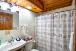 Bathroom w/ Tub/Shower Combo